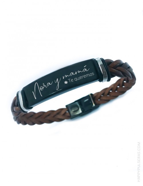 Pulsera para papá de cuero marrón chocolate con la medalla en titanio grabada la dedicatoria. happypulseras.com