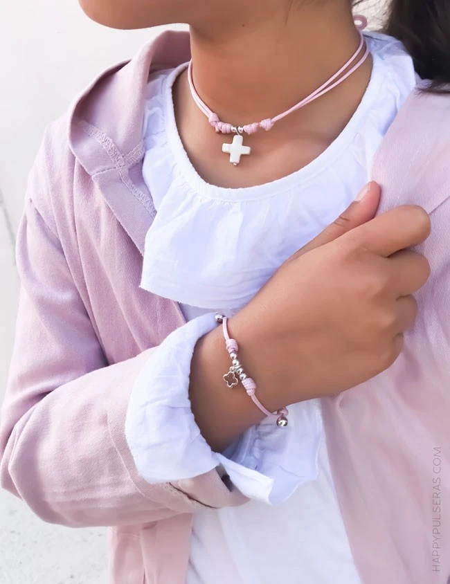 Colgante cruz de nácar sencillo para niños... Recuerdo primera comunión en Happypulseras Colgante cruz de nácar sencillo para niños... Recuerdo primera comunión en Happypulseras