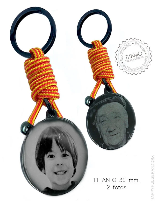 Llavero de titanio grabado con 2 fotos. Te lo personalizamos en Happypulseras.com