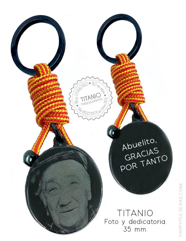 Llavero de acero grabado por ambas caras, una cara la foto y en la otra una dedicatoria Llavero de acero grabado por ambas caras, una cara la foto y en la otra una dedicatoria