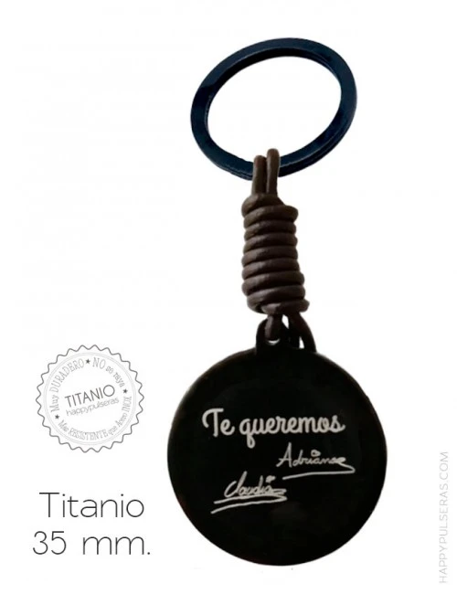 llavero titanio negro grabado con firmas o escritos a mano. Happypulseras.