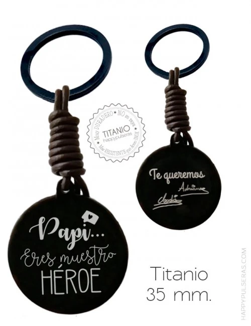 Llavero para papá de titanio y cuero personalizado con la dedicatoria que te guste y escrito a mano. Happypulseras.com
