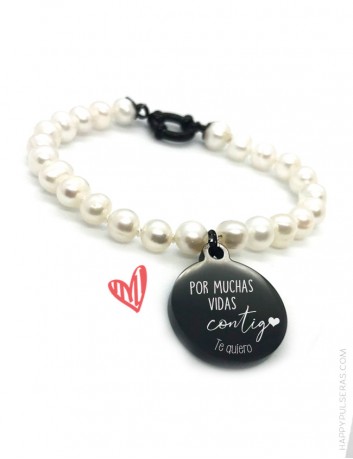 Pulsera de perlas con medalla para personalizar con tu mensaje- Grabamos tu dedicatoria- Happypulseras