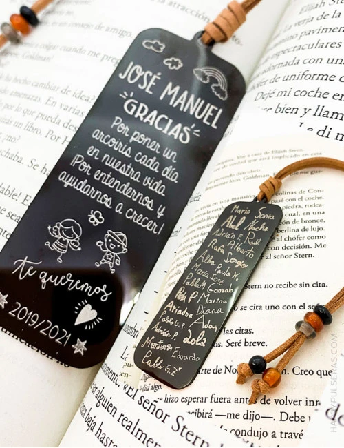 Marcapáginas para profesores con firmas de alumnos. Regalo original para profes personalizado.