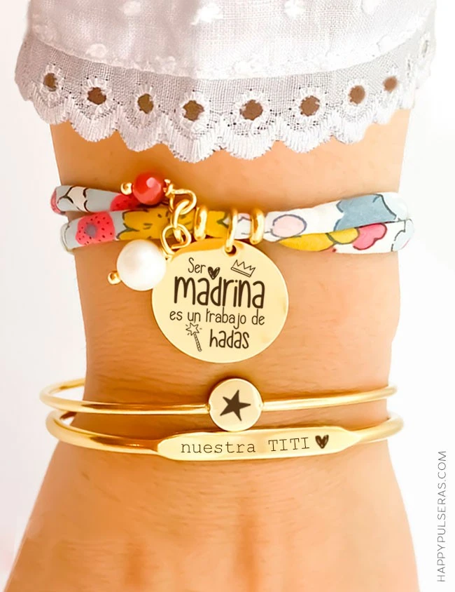 Pulseras coordinadas para grabar lo que quieras- tu frase, tu nombre, tu inicial... En Happypulseras te lo diseñamos a tu gusto Pulseras coordinadas para grabar lo que quieras- tu frase, tu nombre, tu inicial... En Happypulseras te lo diseñamos a tu gusto