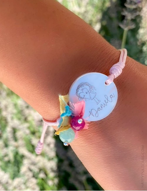 Pulseras personalizadas en nácar blanco para mamá e hija, ajustables a la medida que necesites. Happypulseras