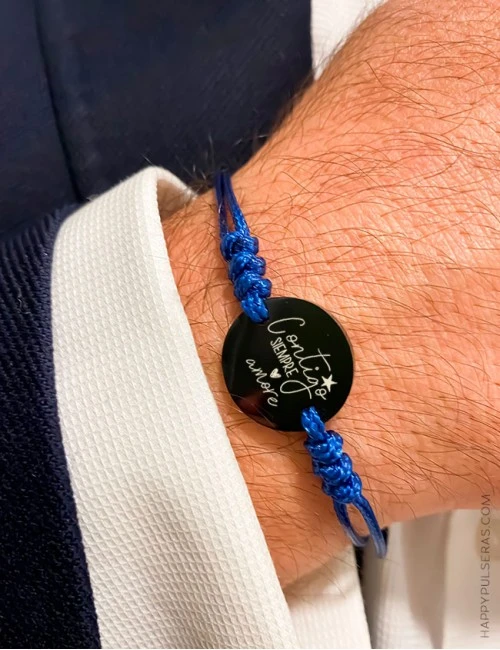 Pulseras personalizadas para hombre con grabados de dedicatorias sobre medalla de titanio
