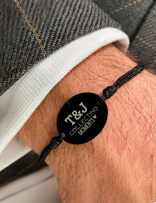 Pulsera de cuerda con medalla negra ovalada para hombre con mensajes para parejas- Happypulseras Pulsera de cuerda con medalla negra ovalada para hombre con mensajes para parejas- Happypulseras
