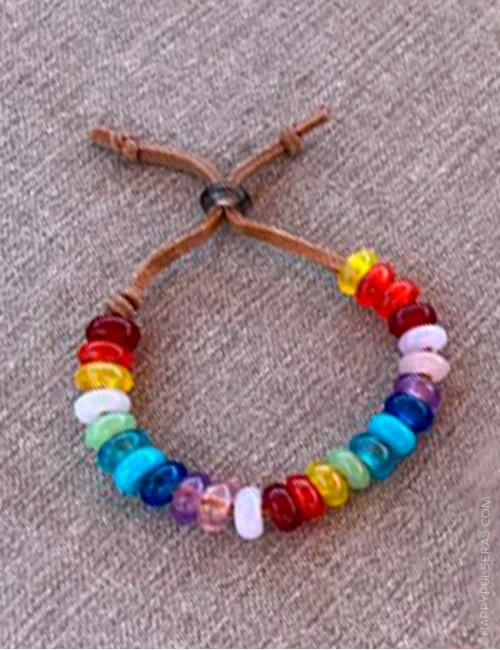 Pulsera colorines aretes de acrílico de colores con cordón símil piel ajustable a cualquier medida de muñeca - Happypulseras