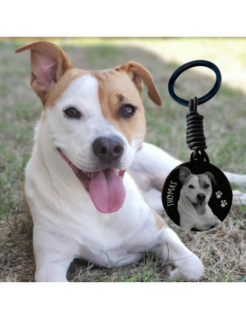 Tu mascota grabada en un llavero negro de titanio y cordón de cuero- happypulseras
