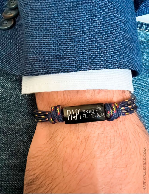 Cordón naútico en color azul marino con pintitas en los tonos de la bandera de España en Happypulseras