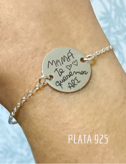 ideal llevar el dibujo de tu niño en una pulsera o colgante, en happy es posible!
