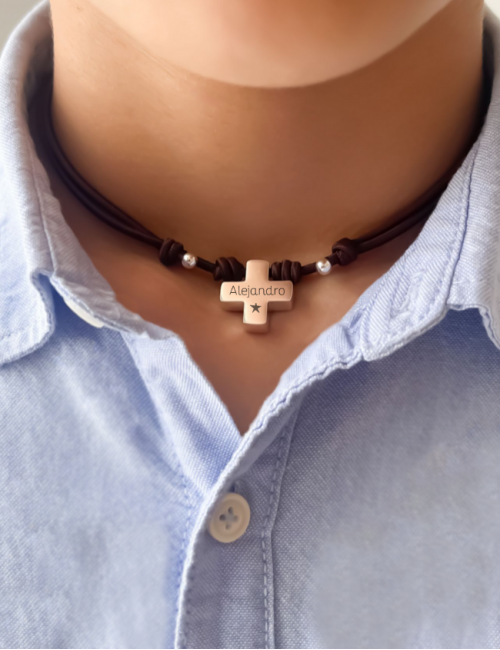 Colgante elástico con cruz para niño primera comunión