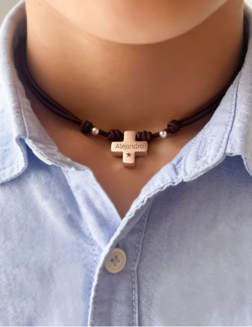 Colgante elástico con cruz para niño primera comunión