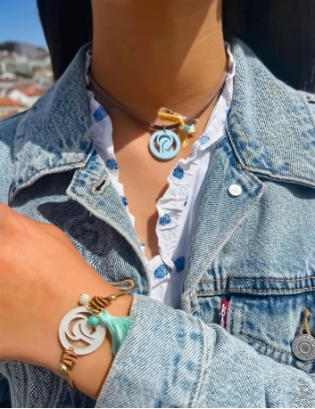 pack colgante y pulsera acrílico virgen azul