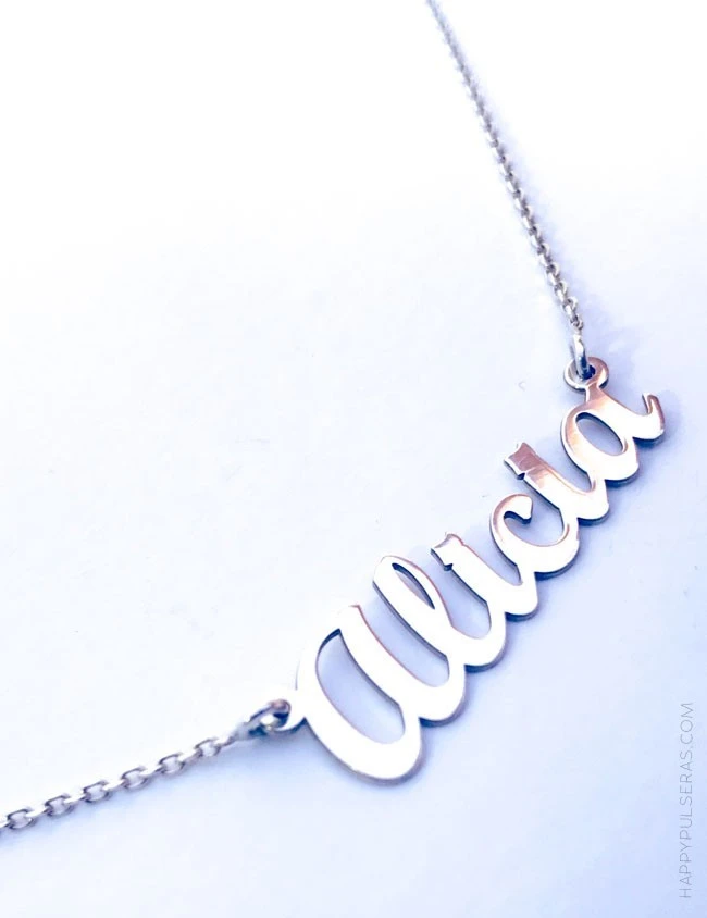 regalo original colgante plata con tu nombre. collares plata personalizados. regalo original colgante plata con tu nombre. collares plata personalizados.